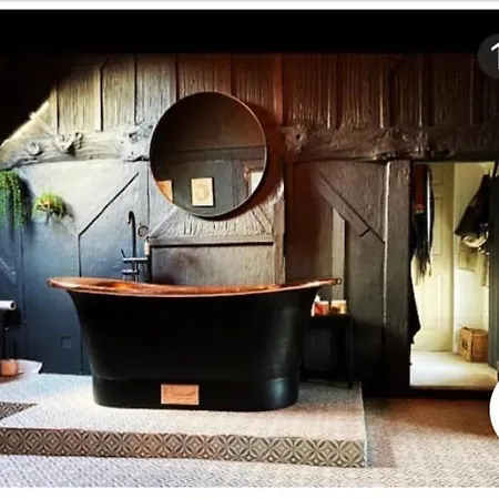 Casa de Férias Farmhouse , Quirky 3/4bed Period With Hot Tub *